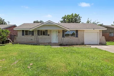 956 NW 6th St, Moore, OK 73160
