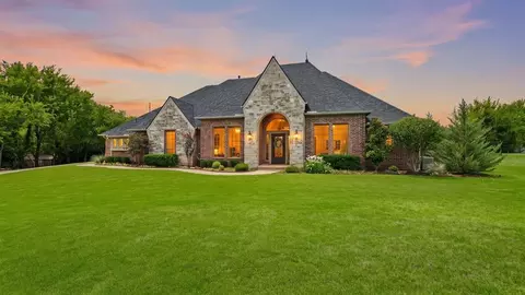 2209 Crestwood Dr, Jones, OK 73049