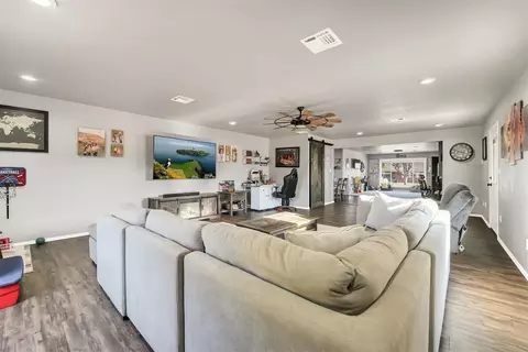 Living - 208 S Mockingbird Dr, Altus, OK 73521 photo 3 of 5