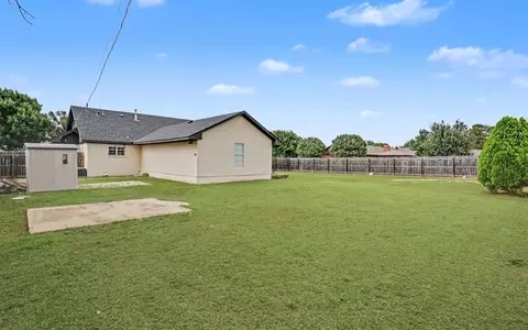 Exterior - 208 S Mockingbird Dr, Altus, OK 73521 photo 3 of 4