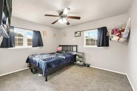 Bedroom - 208 S Mockingbird Dr, Altus, OK 73521 photo 3 of 6