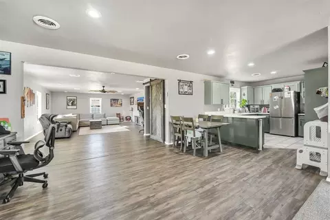 Entry Way - 208 S Mockingbird Dr, Altus, OK 73521 photo 1 of 1