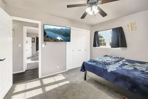 Bedroom - 208 S Mockingbird Dr, Altus, OK 73521 photo 4 of 6