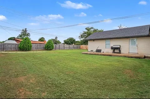 Exterior - 208 S Mockingbird Dr, Altus, OK 73521 photo 4 of 4