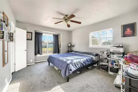 Bedroom - 208 S Mockingbird Dr, Altus, OK 73521 photo 5 of 6
