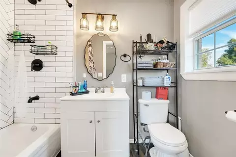 Bath - 208 S Mockingbird Dr, Altus, OK 73521 photo 1 of 1