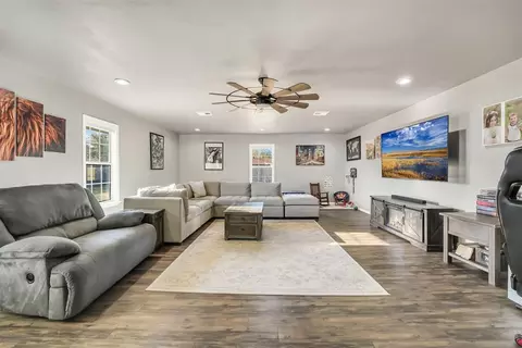 Living - 208 S Mockingbird Dr, Altus, OK 73521 photo 2 of 5