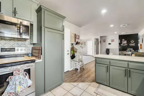 Kitchen - 208 S Mockingbird Dr, Altus, OK 73521 photo 3 of 3