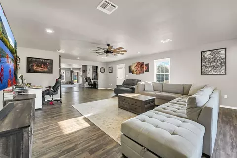 Living - 208 S Mockingbird Dr, Altus, OK 73521 photo 4 of 5