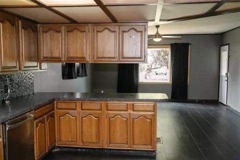 Living - 317 W 4th St, Erick, OK 73645 photo 3 of 5