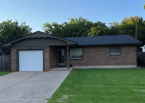 1301 E Brooks St, Norman, OK 73071