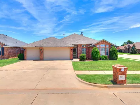 721 Eastview Dr, Yukon, OK 73099