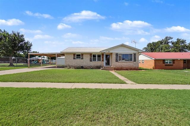 414 E Broadway St, Leedey, OK 73654