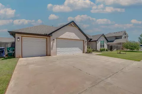11017 SW 32nd St, Yukon, OK 73099