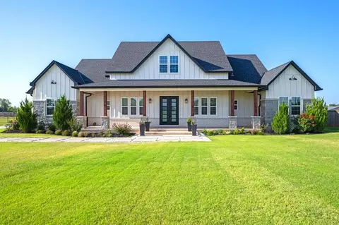 12716 SW 53rd St, Mustang, OK 73064