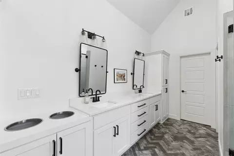 Bath - 12951 Broken Arrow, Arcadia, OK 73007 photo 2 of 7