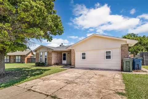 1304 Greenfield Dr, Edmond, OK 73012