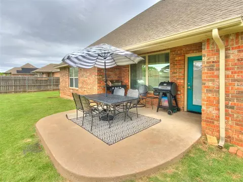 Exterior - 1105 Julies Trl, Moore, OK 73160 photo 2 of 4
