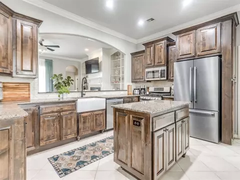 Kitchen - 1105 Julies Trl, Moore, OK 73160 photo 2 of 4