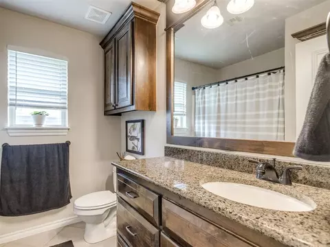 Bath - 1105 Julies Trl, Moore, OK 73160 photo 6 of 6