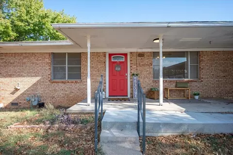 108 W Paul St, Elmore City, OK 73433