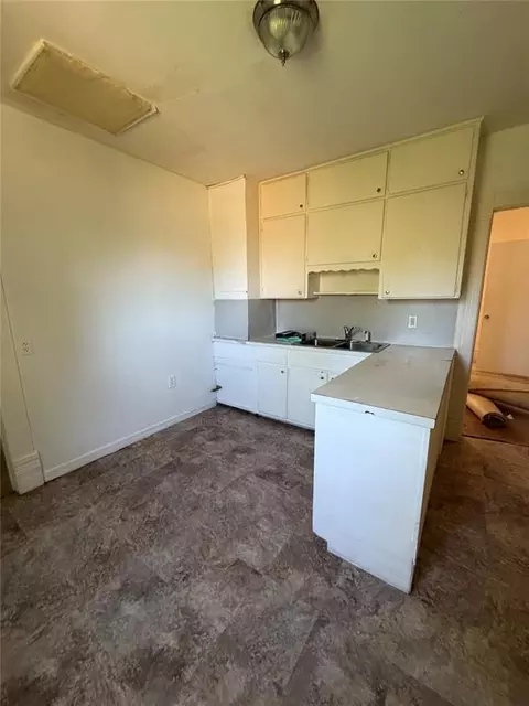 523 E 10th St, Chandler, OK 74834 photo 3