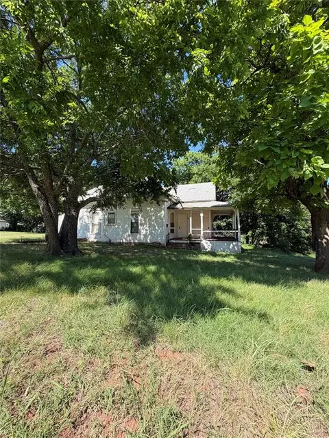 523 E 10th St, Chandler, OK 74834