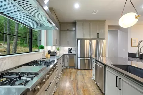 Kitchen - 269 Boulder Path, Broken Bow, OK 74728 photo 3 of 4