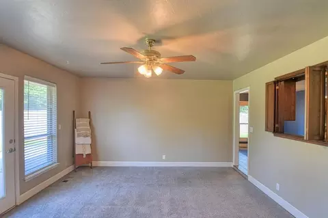 Living - 3302 Pheasant Run Rd, Norman, OK 73072 photo 4 of 5