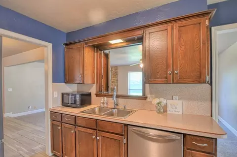 Kitchen - 3302 Pheasant Run Rd, Norman, OK 73072 photo 2 of 3