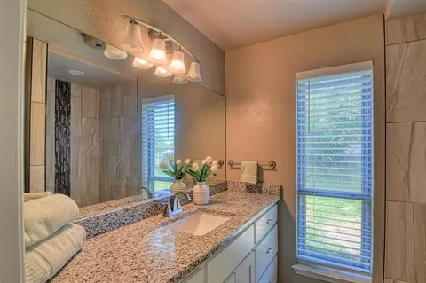 Bath - 3302 Pheasant Run Rd, Norman, OK 73072 photo 1 of 5