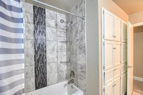 Bath - 3302 Pheasant Run Rd, Norman, OK 73072 photo 5 of 5