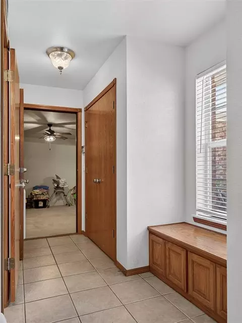 Entry Way - 610 W Ridge Dr, Tuttle, OK 73089 photo 4 of 4