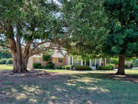 Exterior - 610 W Ridge Dr, Tuttle, OK 73089 photo 2 of 14