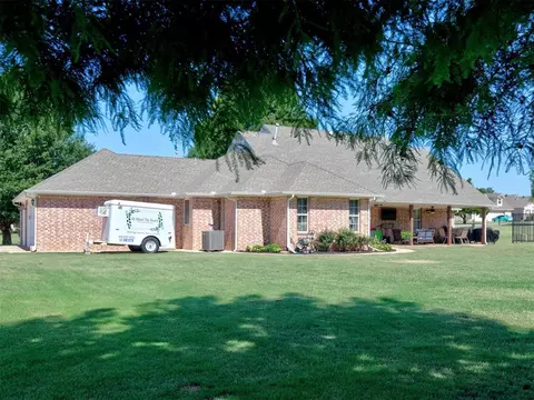 Exterior - 610 W Ridge Dr, Tuttle, OK 73089 photo 7 of 14