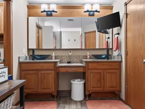 Bath - 610 W Ridge Dr, Tuttle, OK 73089 photo 1 of 5