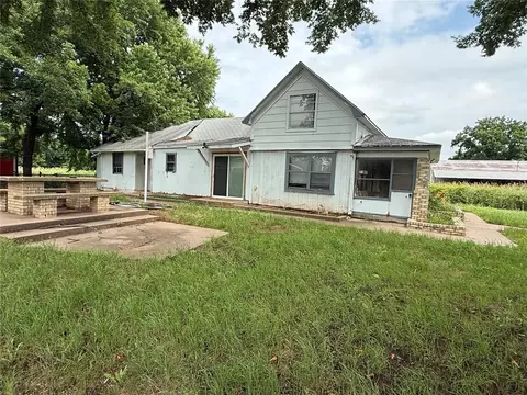 513 11th St, Pawnee, OK 74058
