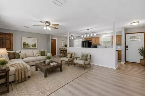 1910 Lake View Dr, Perry, OK 73077