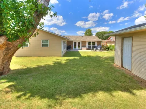Exterior - 212 Gath Dr, Tuttle, OK 73089 photo 7 of 9