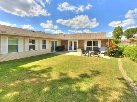 Exterior - 212 Gath Dr, Tuttle, OK 73089 photo 6 of 9