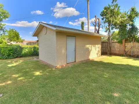 Exterior - 212 Gath Dr, Tuttle, OK 73089 photo 9 of 9