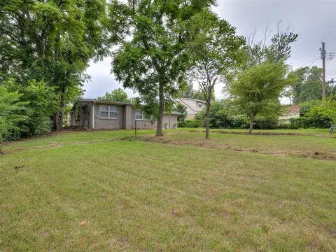 Exterior - 637 E 27th St, Edmond, OK 73013 photo 8 of 8