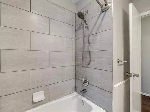Bath - 637 E 27th St, Edmond, OK 73013 photo 6 of 6