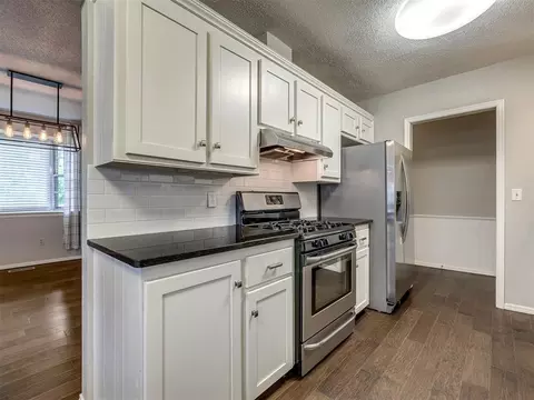 Kitchen - 637 E 27th St, Edmond, OK 73013 photo 2 of 5