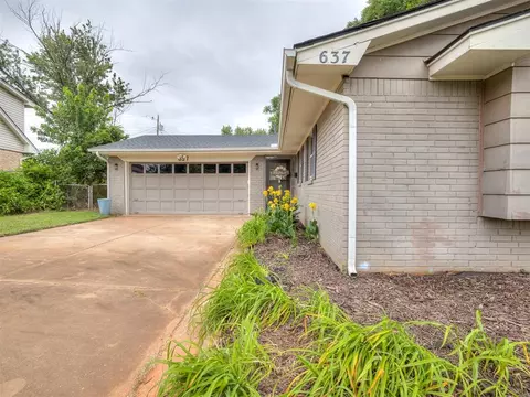 Exterior - 637 E 27th St, Edmond, OK 73013 photo 3 of 8
