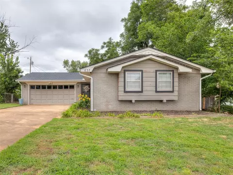 Exterior - 637 E 27th St, Edmond, OK 73013 photo 2 of 8