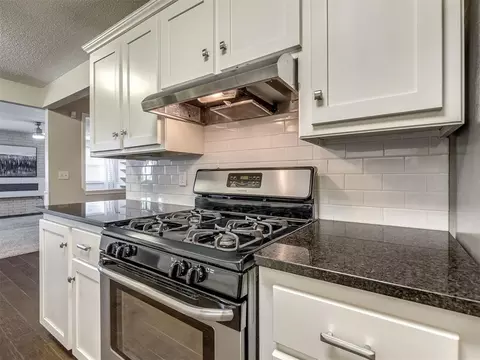 Kitchen - 637 E 27th St, Edmond, OK 73013 photo 4 of 5