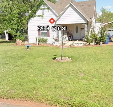 220 S 17th St, Guthrie, OK 73044