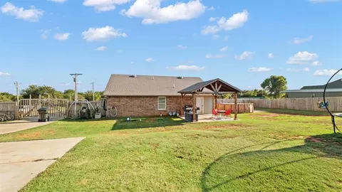 Exterior - 2086 County Road 1239, Tuttle, OK 73089 photo 4 of 10
