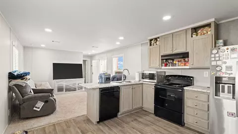Kitchen - 2086 County Road 1239, Tuttle, OK 73089 photo 4 of 4